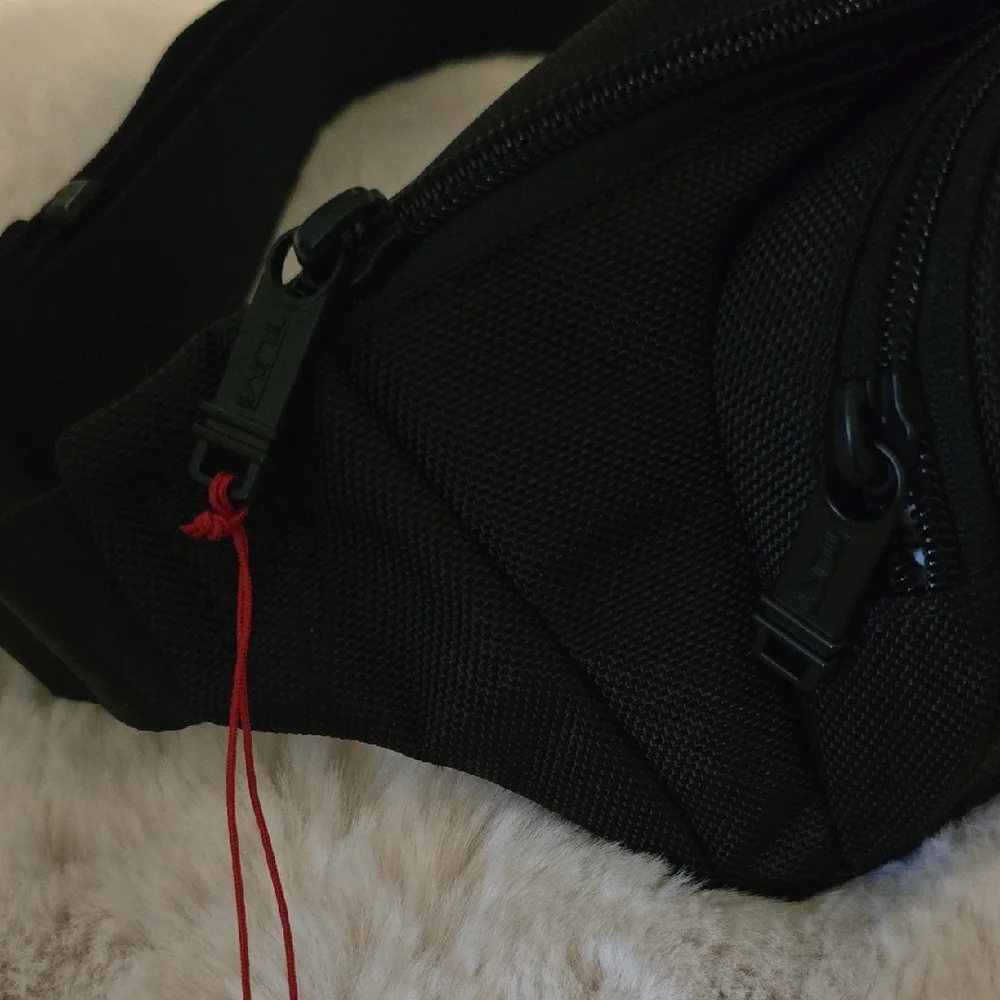 Tumi Black Men's Belt Bag with Front Zip Pocket